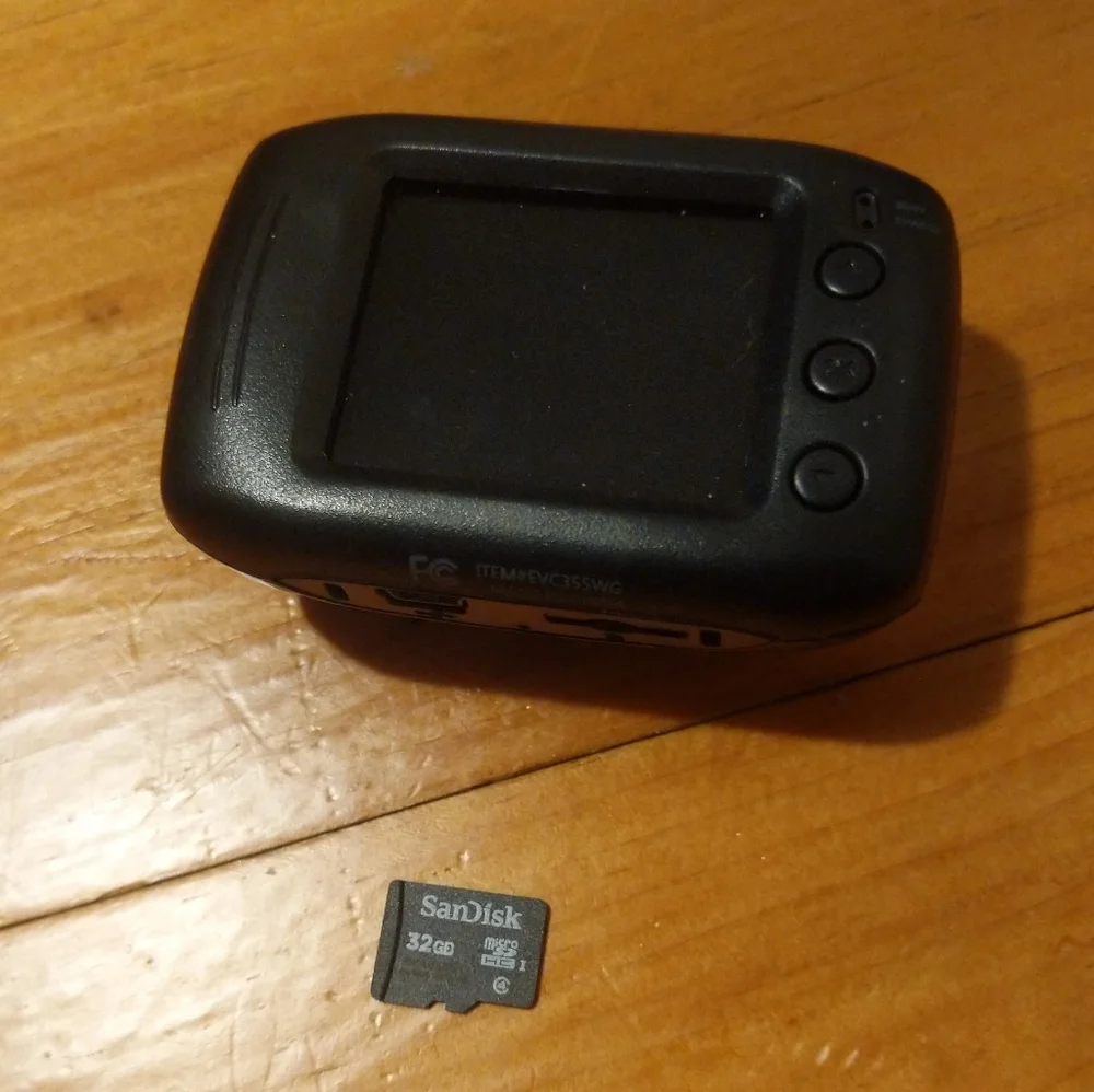 Emerson HD action cam digital video with 32 GB sundisc memory card bundle